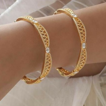 22KT/ 916 Gold plain wedding bridle CNC bangle for... by 