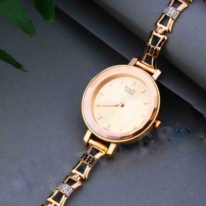 18KT Rose Gold fancy round dial watch for ladies