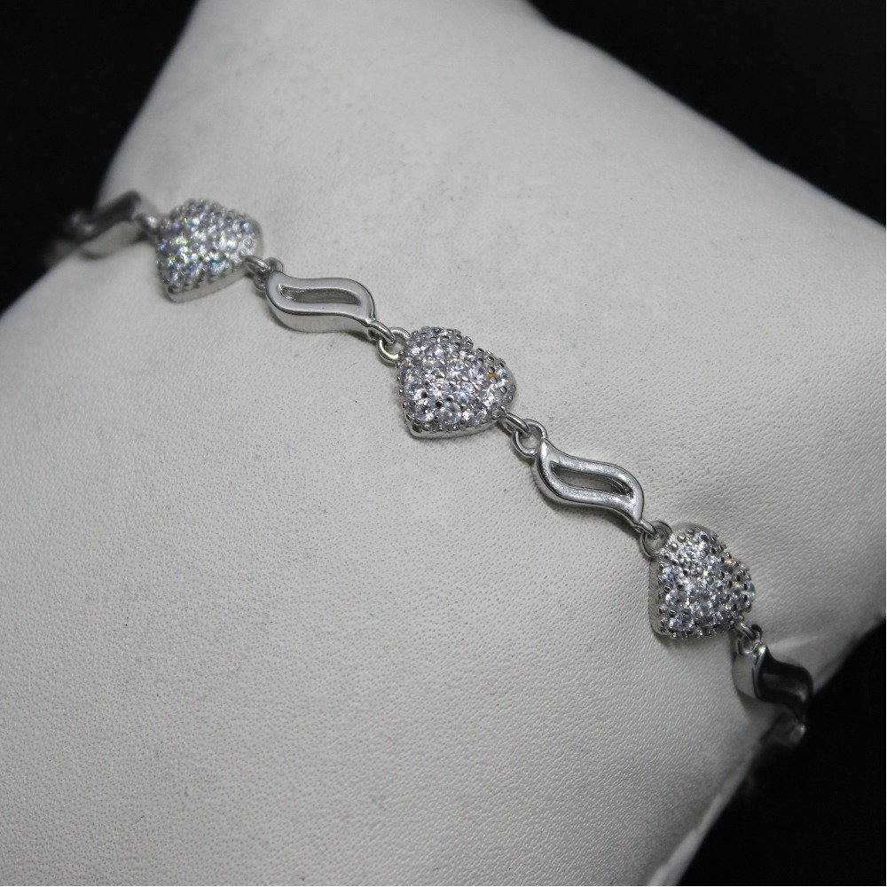 Buy quality 92.5 Silver taraash Floral Diamond Fancy Bracelet in Ahmedabad