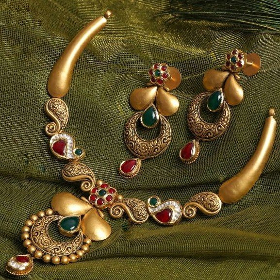 22KT/ 916 Gold Antique wedding Half necklace set for ladies